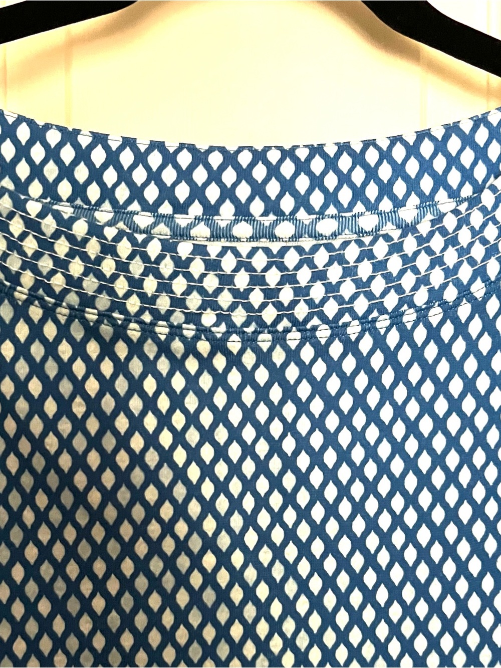 Ladies Top - Picture 2 of 10